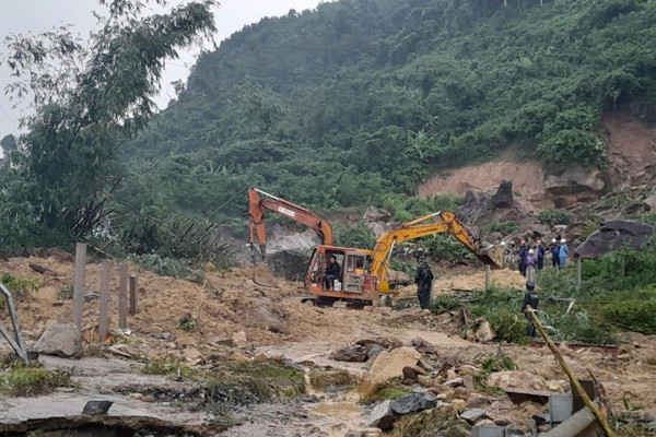 Quảng Ngãi: Hiện trường vụ sạt lở vùi lấp 1 tổ máy thuỷ điện Kà Tinh