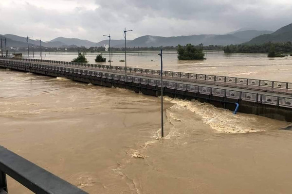 Đồng Xuân (Phú Yên): Thị trấn La Hai cô lập hoàn toàn do mưa lớn