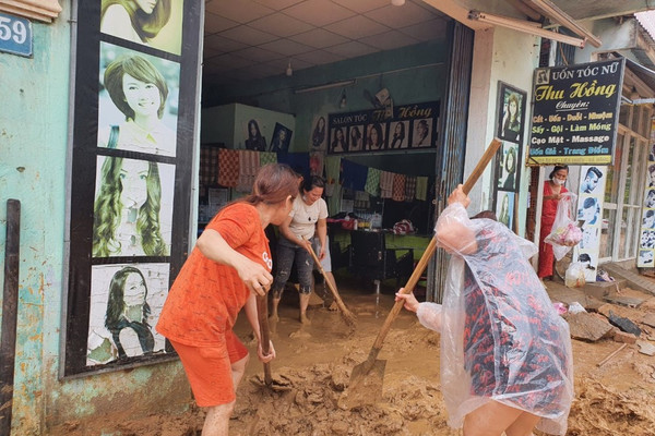 Đà Nẵng: Chật vật khắc phục hậu quả sau trận ngập lịch sử