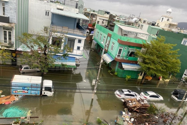 Cảnh tượng kinh hoàng sau trận lụt lịch sử chưa từng thấy tại TP. Đà Nẵng