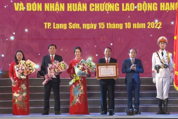 TP.Lạng Sơn: Kỷ niệm 20 năm thành lập và đón nhận Huân chương Lao động hạng Ba

