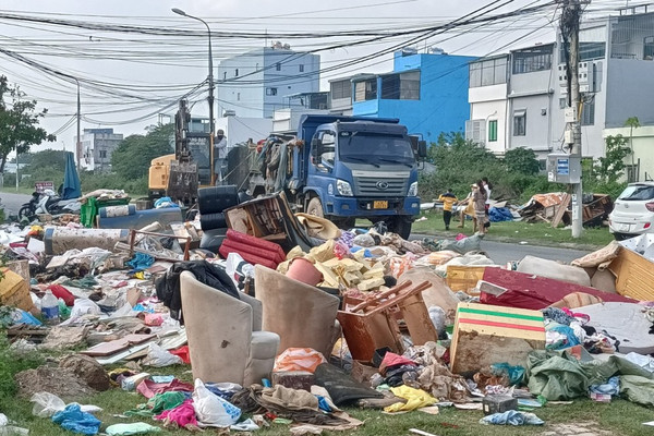 Đà Nẵng: Quá tải rác thải đô thị sau bão số 5
