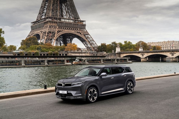 Báo Pháp: 4 mẫu SUV của VinFast “làm mưa làm gió” tại Paris Motor Show 2022