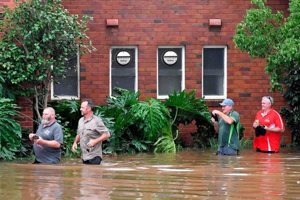 Australia ban bố hơn 100 cảnh báo lũ lụt