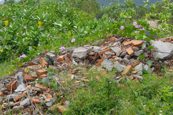 Phú Yên: Xử lý hành vi đổ chất thải rắn xây dựng không đúng nơi quy định. 