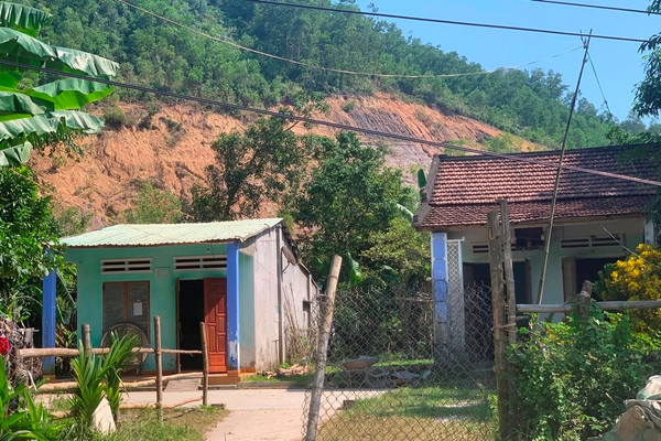 Đà Nẵng: Lo sợ sạt lở vùi lấp nhà, người dân xã Hoà Phú kêu cứu