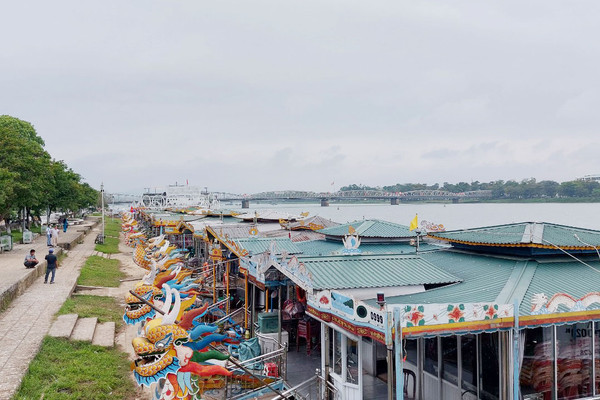 Thừa Thiên – Huế: Tăng cường bảo vệ môi trường trên sông Hương