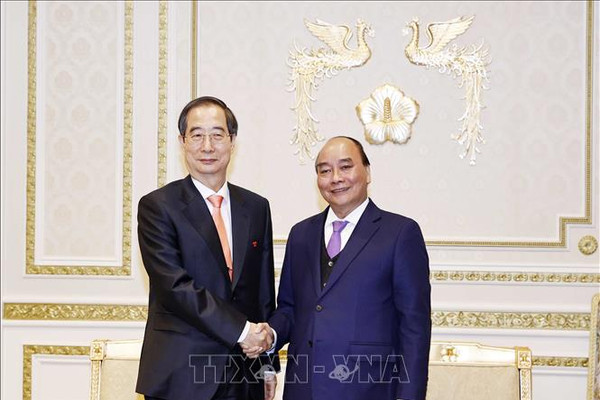 Chủ tịch nước Nguyễn Xuân Phúc hội kiến Thủ tướng Hàn Quốc Han Duck-soo