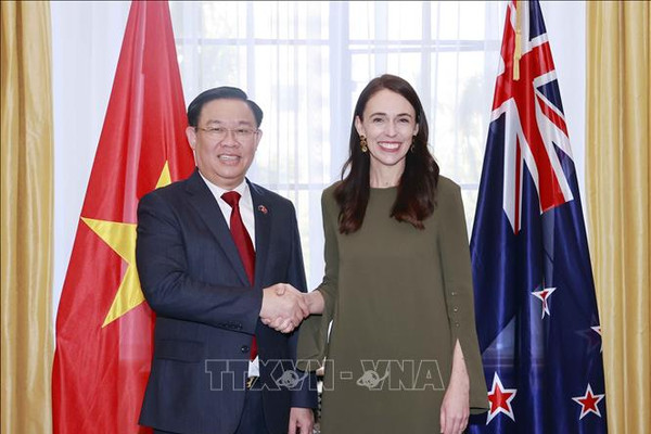 Chủ tịch Quốc hội Vương Đình Huệ hội kiến Thủ tướng New Zealand