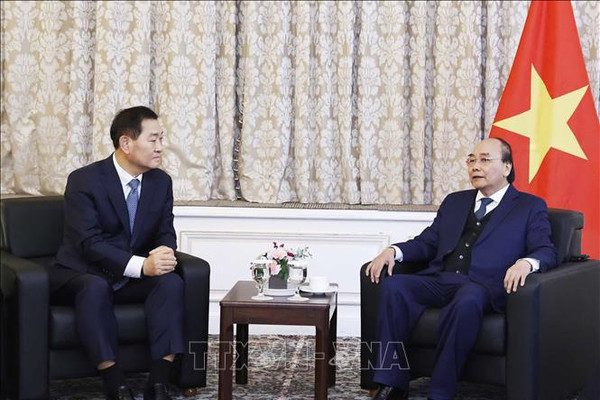 Chủ tịch nước Nguyễn Xuân Phúc tiếp lãnh đạo Samsung Electronics