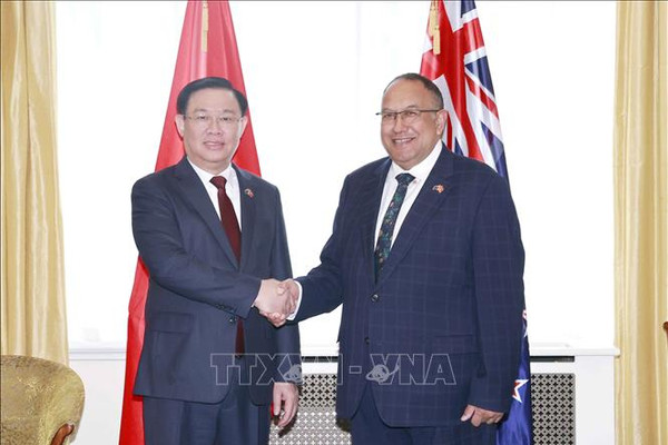 Chủ tịch Quốc hội Vương Đình Huệ gặp Chủ tịch Quốc hội New Zealand