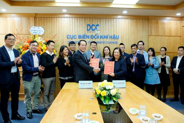 Cục Biến đổi khí hậu và Công ty Daikin Việt hợp tác loại trừ các chất làm suy giảm tầng ô-dôn
