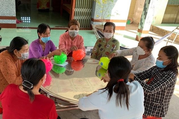 Phụ nữ tỉnh Trà Vinh "nuôi heo đất tiết kiệm tham gia BHXH tự nguyện”