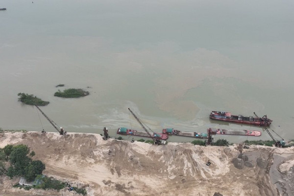 Nghệ An: Xử phạt gần 2 tỷ đồng 2 doanh nghiệp khai thác cát vượt công suất
