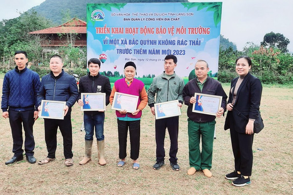Lạng Sơn: Nông dân thi thu gom rác thải, bảo vệ môi trường vùng công viên địa chất