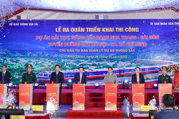 Thủ tướng: Vừa cải tạo, nâng cấp đường sắt Hà Nội - TPHCM, vừa nghiên cứu, chuẩn bị đầu tư đường sắt tốc độ cao Bắc - Nam