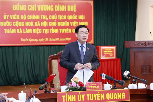 Chủ tịch Quốc hội Vương Đình Huệ làm việc với cán bộ chủ chốt tỉnh Tuyên Quang