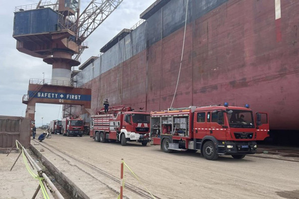Quảng Ninh: Nổ lớn tại xưởng sửa chữa tàu khiến 8 công nhân bị thương