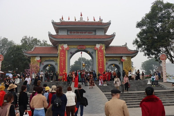 Tiên Du - Bắc Ninh: Khai hội vùng Lim, du khách từ khắp mọi miền đổ về trẩy hội 