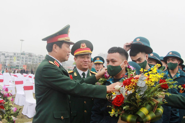 Hơn 2.000 thanh niên Quảng Ninh lên đường nhập ngũ