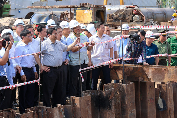 Thủ tướng chấn chỉnh khâu GPMB, đôn đốc dự án cầu Rạch Miễu 2 và khảo sát tuyến đường ven biển Bến Tre