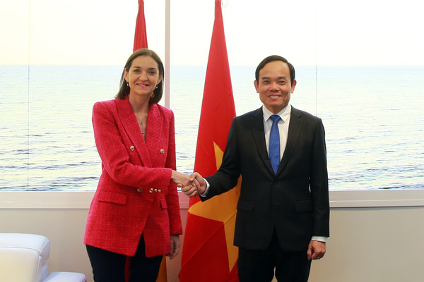 Doanh nghiệp Tây Ban Nha quan tâm đầu tư cơ sở hạ tầng, năng lượng tái tạo tại Việt Nam