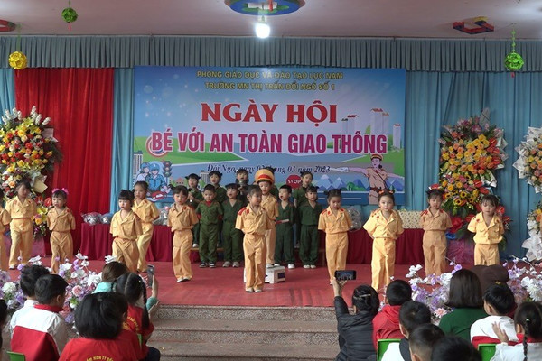 Lục Nam-Bắc Giang: Trường mầm non Đồi Ngô số 1 tổ chức “Ngày hội bé với an toàn giao thông”