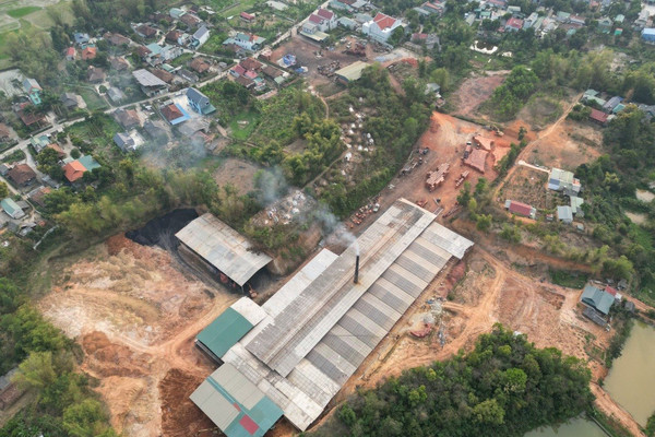 Điện Biên: Nhà máy gạch tuynel Duyên Hùng xả khói giữa vùng dân cư 
