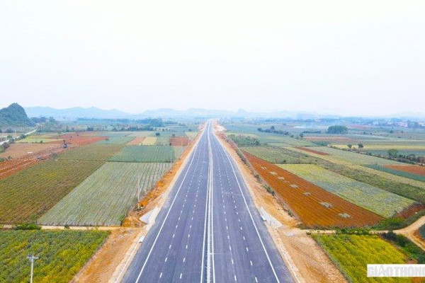 Chính phủ ra nghị quyết gỡ khó cấp phép khai thác đất đắp phục vụ dự án cao tốc Bắc - Nam