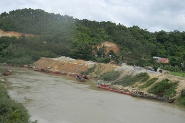 Đắk Lắk: Khai thác cát xâm hại đất sản xuất của đồng bào dân tộc
