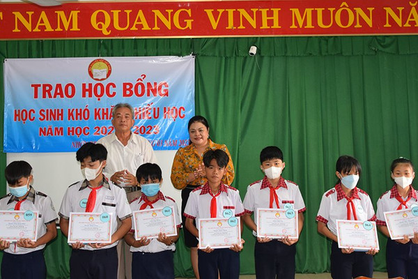 Vedan Việt Nam trao tặng học bổng khuyến học