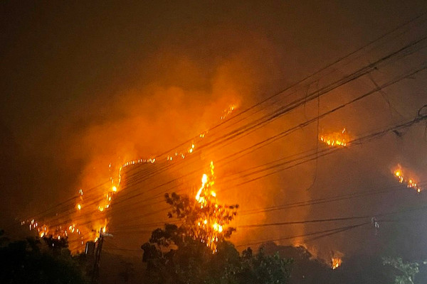 Kịp thời khống chế cháy rừng trên diện rộng tại thành phố Sơn La