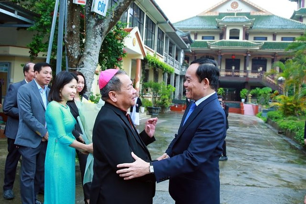 Phó Thủ tướng Trần Lưu Quang thăm, chúc mừng các tổ chức tôn giáo tại Lạng Sơn