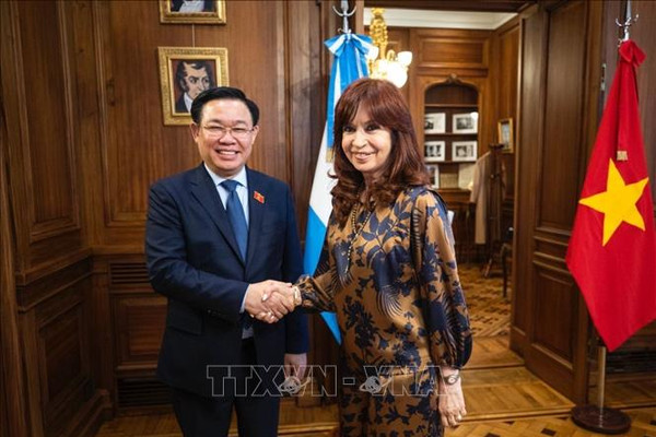 Chủ tịch Quốc hội Vương Đình Huệ gặp Chủ tịch Thượng viện, Phó Tổng thống Argentina