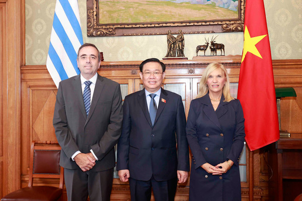 Chủ tịch Quốc hội Vương Đình Huệ hội đàm với Chủ tịch Thượng viện và Hạ viện Uruguay