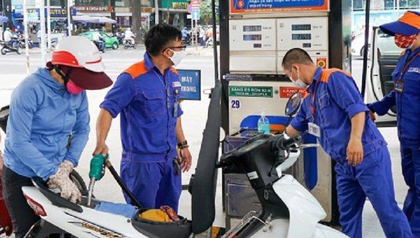 Giá xăng dầu tiếp tục giảm mạnh hơn 1.000 đồng/lít