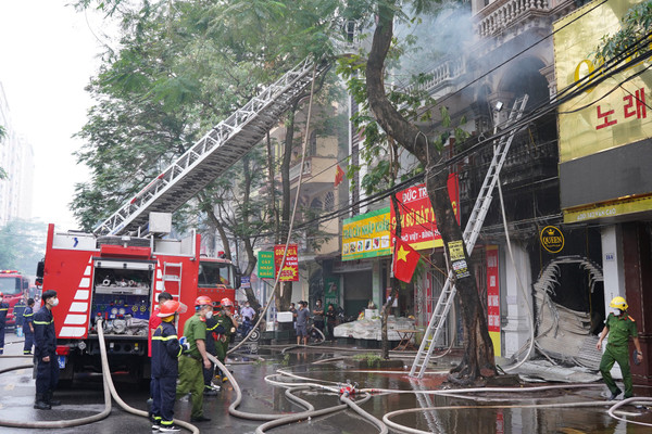 Phó Thủ tướng chia buồn sâu sắc với gia đình người bị nạn trong vụ cháy phòng trà phố Văn Cao, Hải Phòng