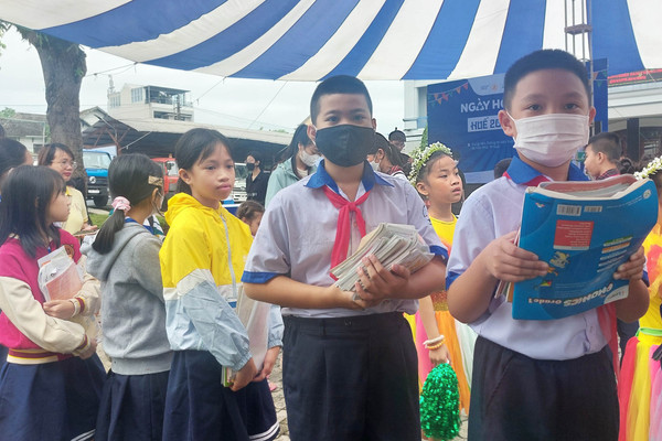 Huế: Hàng trăm học sinh tham gia “Ngày hội tái chế”