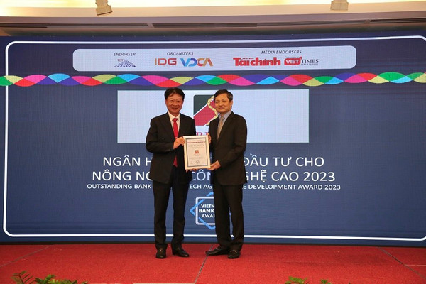 Agribank được vinh danh với 3 giải thưởng Ngân hàng Việt Nam tiêu biểu năm 2022