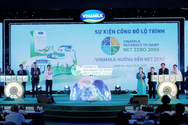 Vinamilk có các trang trại và nhà máy sữa đầu tiên tại Việt Nam đạt trung hoà carbon