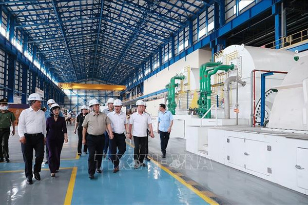 Chùm ảnh Thủ tướng Phạm Minh Chính kiểm tra tình hình sản xuất và cung ứng điện tại Quảng Ninh
