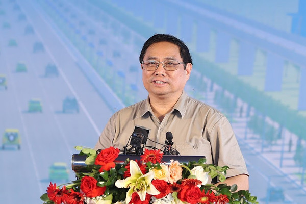 Thủ tướng: Phải 'vượt nắng thắng mưa, thực hiện 3 ca 4 kíp' triển khai đường Vành đai 4 - Vùng Thủ đô Hà Nội