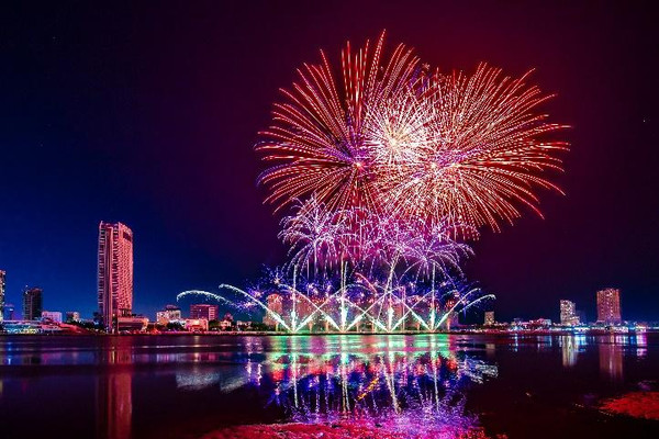 Trở lại đúng thời điểm, Lễ hội pháo hoa Quốc tế đưa Đà Nẵng thành thỏi nam châm hút khách