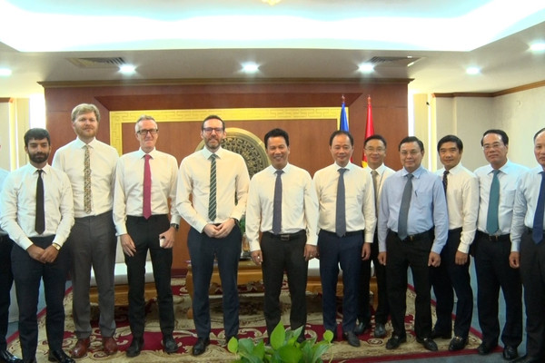 Bộ trưởng Bộ TN&MT Đặng Quốc Khánh làm việc với Đại sứ Vương quốc Anh tại Việt Nam