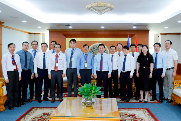 Bộ TN&MT Việt Nam chia sẻ kinh nghiệm trong lĩnh vực quản lý đất đai với Bộ TN&MT Lào