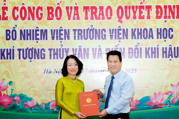 Bộ trưởng Đặng Quốc Khánh trao Quyết định bổ nhiệm PGS.TS Phạm Thị Thanh Ngà giữ chức Viện trưởng Viện Khoa học KTTV và BĐKH