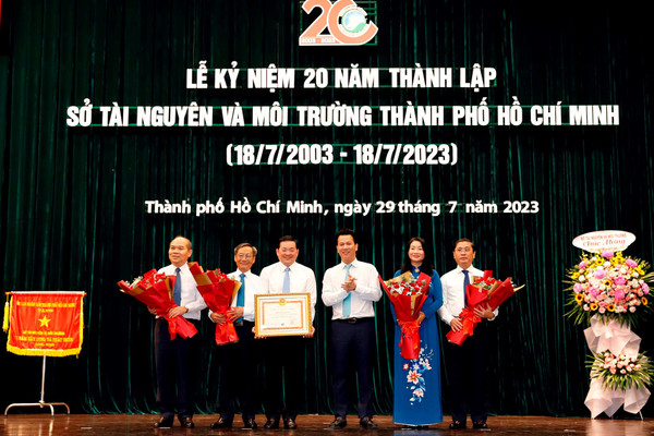Bộ trưởng Đặng Quốc Khánh dự Lễ kỷ niệm 20 năm thành lập Sở TN&MT TP.Hồ Chí Minh