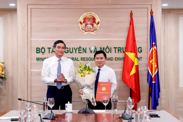 Đồng chí Nguyễn Tiến Duy giữ chức vụ Phó Chánh Văn phòng Ban cán sự Đảng, Thư ký Bộ trưởng Bộ TN&MT