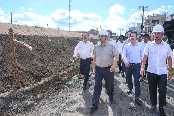 Thủ tướng khảo sát một số dự án đường bộ trọng điểm tại Đồng Tháp