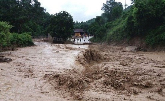 Dự báo thời tiết ngày 25/8: Mưa lớn tiếp diễn, Bắc Bộ đến Nghệ An có nguy cơ cao sạt lở, lũ quét